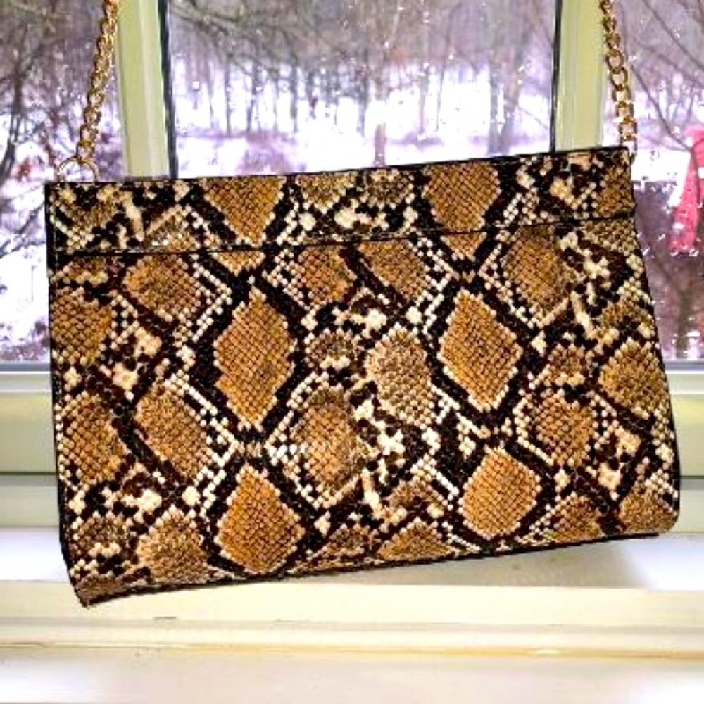 SOLD NWOT Lulu’s Crossbody Bag,Gold Chain